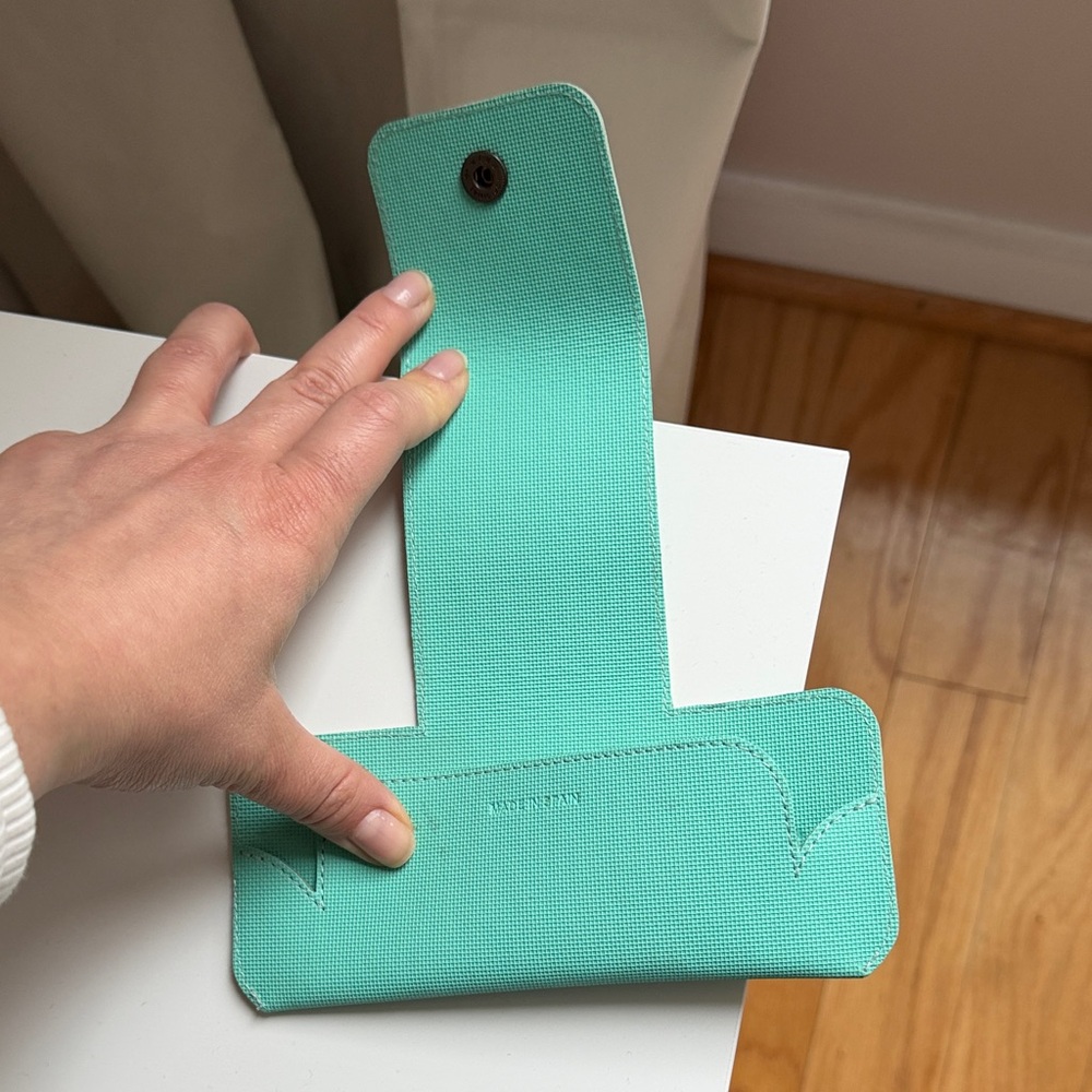 Chic Turquoise Sunglasses Case ya